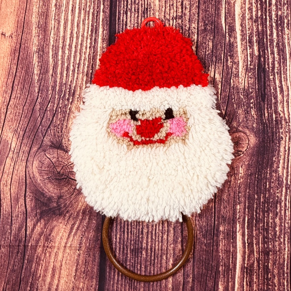 Vintage Santa Claus Christmas Ring Towel Holder Handmade Latch Hook Red White